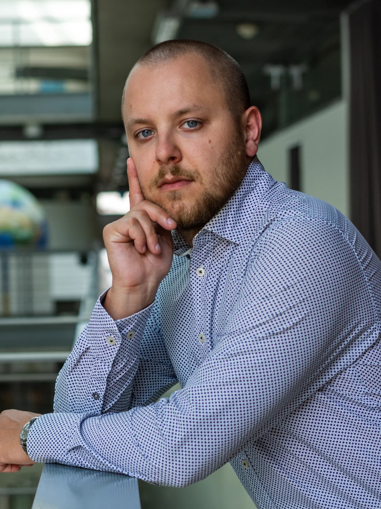 Professional portrait of Dr. Miroslav Hennel
